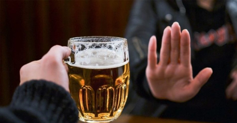 Tránh xa rượu bia nếu không muốn bệnh trở nên nghiêm trọng hơn